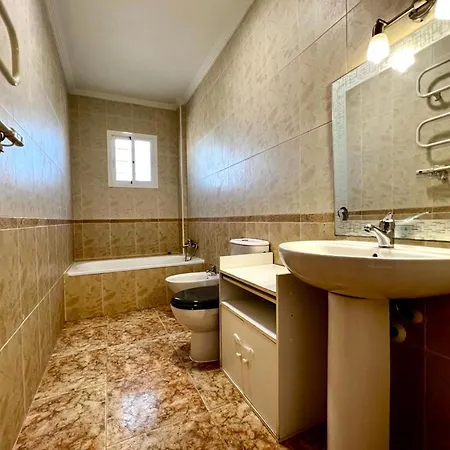 Charming 2-bed House In Сasa de vacaciones *