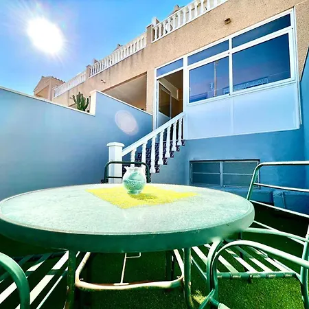 Feriehus Charming 2-bed House In